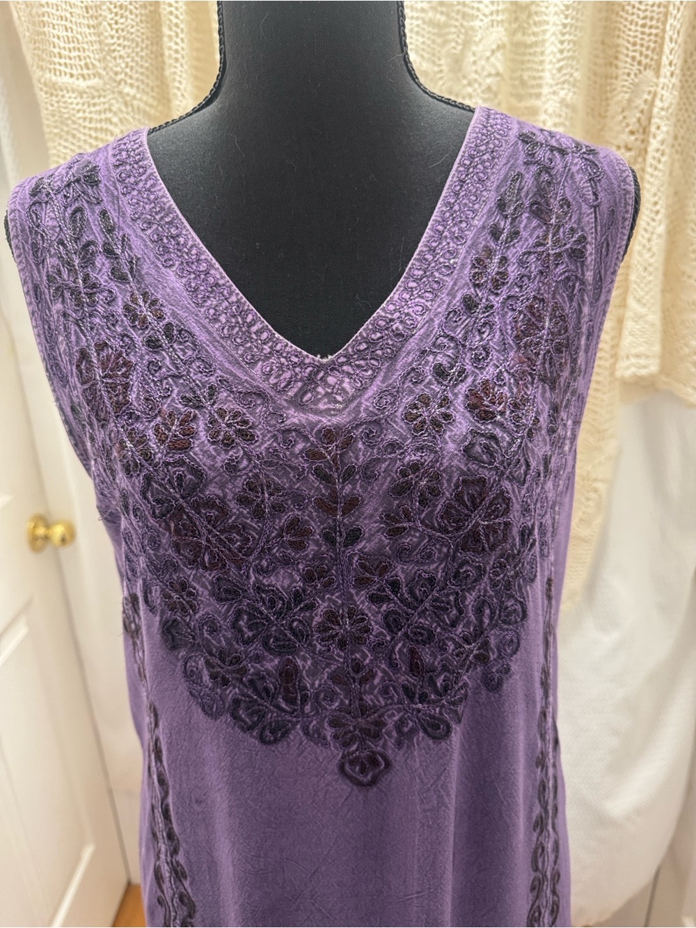 V-neck Vintage 100% Viscose Embroidered Purple Maxi Dress - Picture 3 of 14